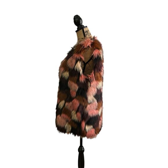 Cara Faux Fur Boho Multi Colored Vest NWOT Size M/L - Picture 2 of 9